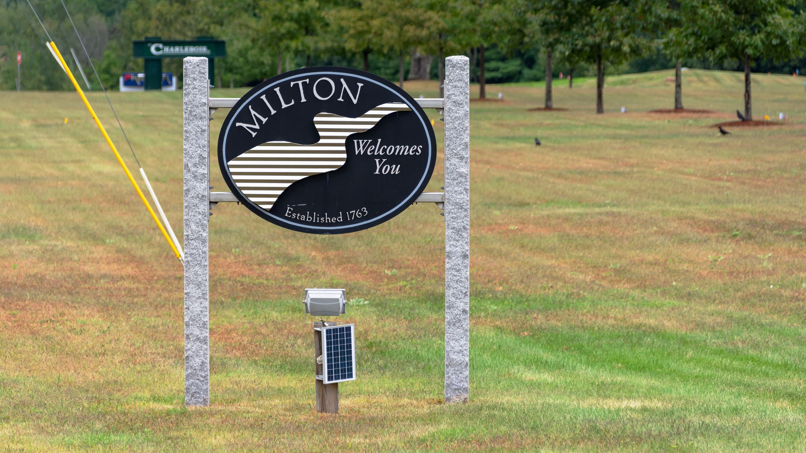 Milton Welcomes You Sign South